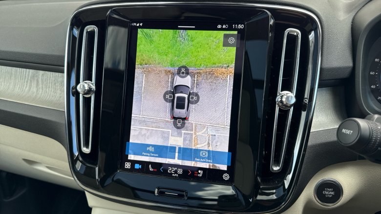 Volvo XC40 2.0 B3P Ultra Dark 5dr Auto Petrol Estate